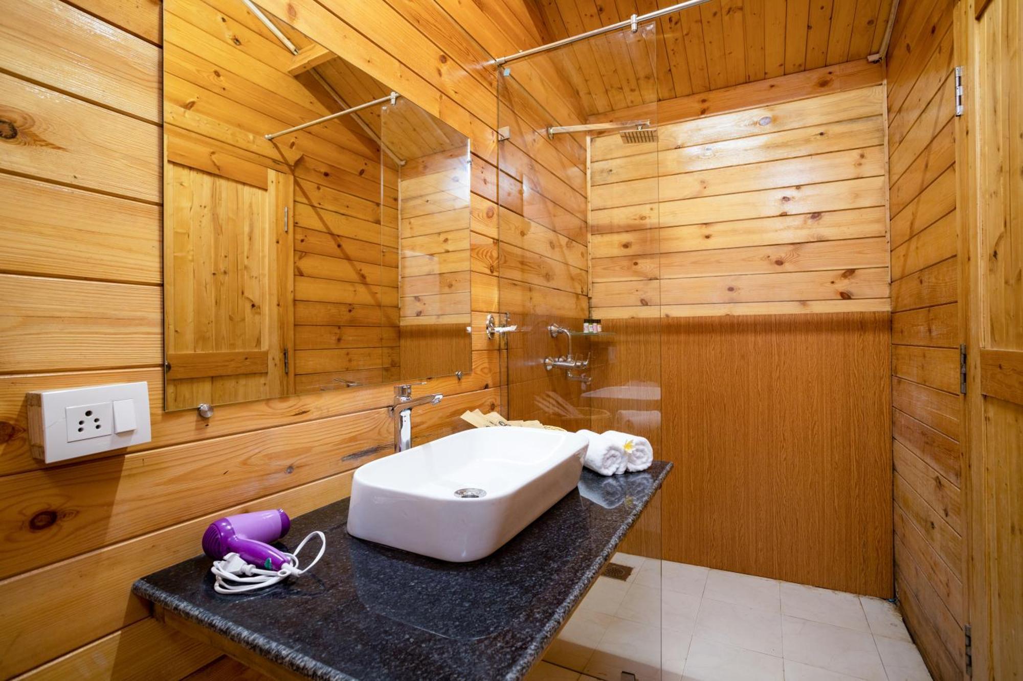 Stone Wood Village Resort, Resort Morjim