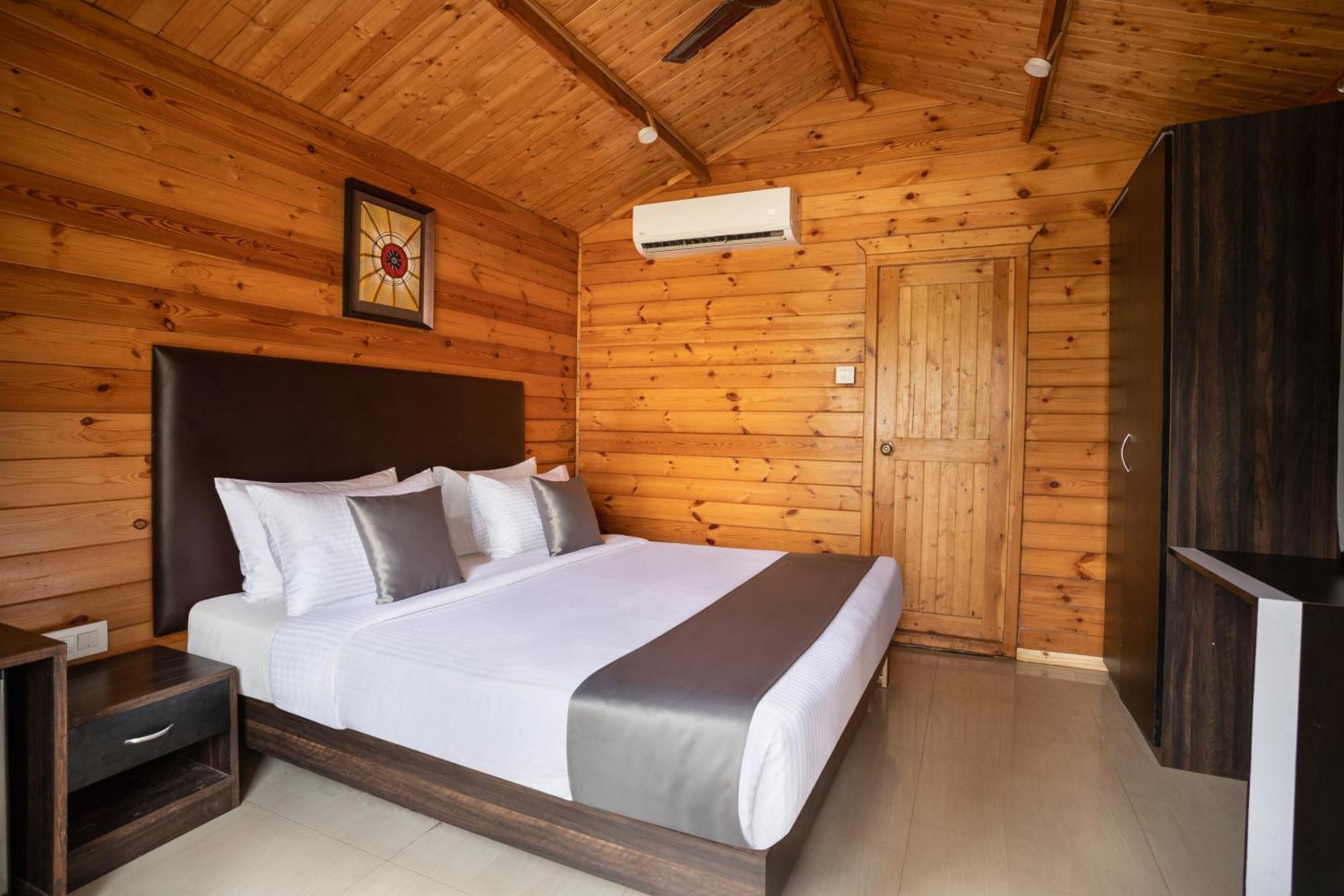 Stone Wood Village Resort, 3*