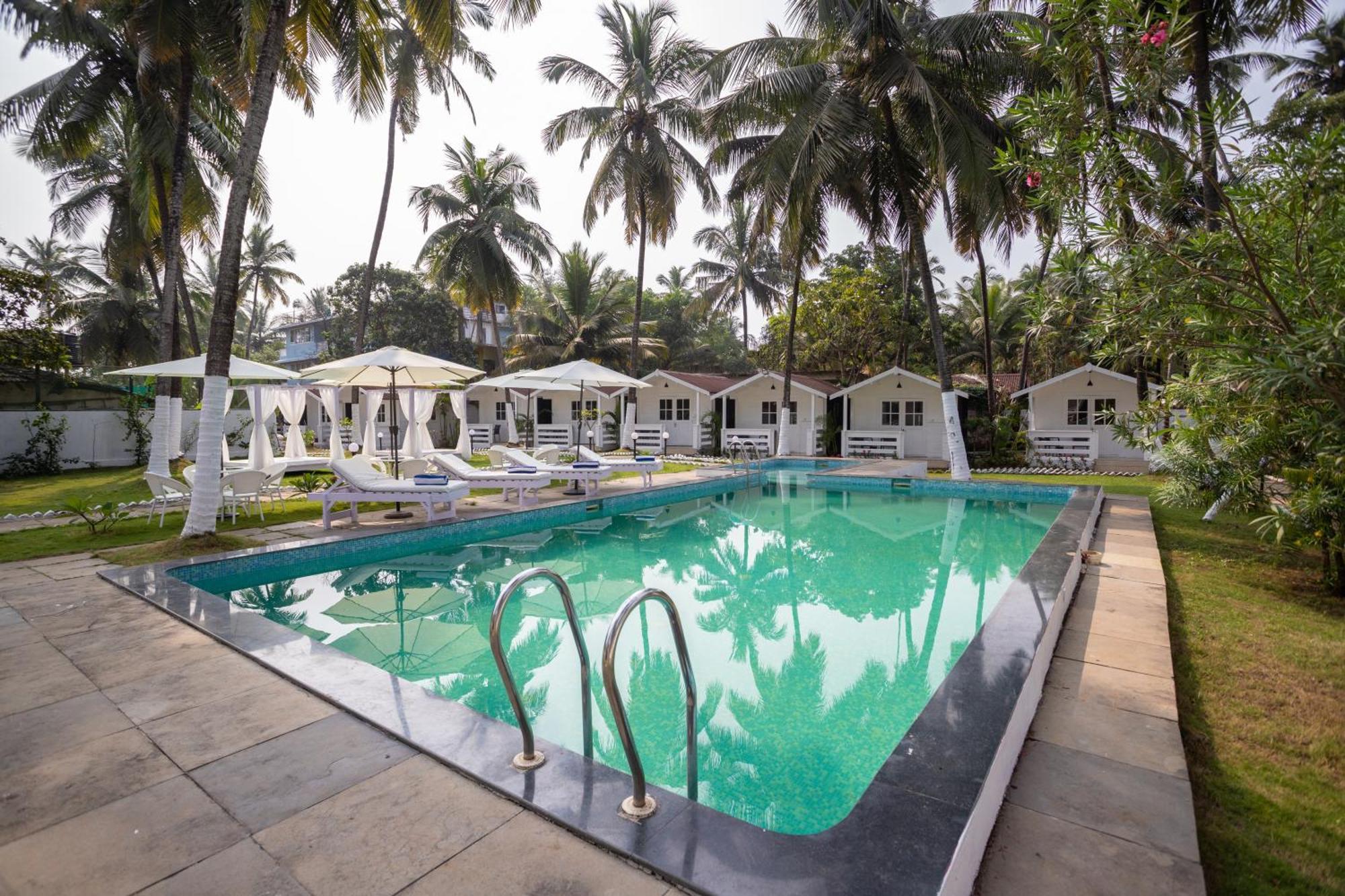 Resort Stone Wood Village Resort, Morjim