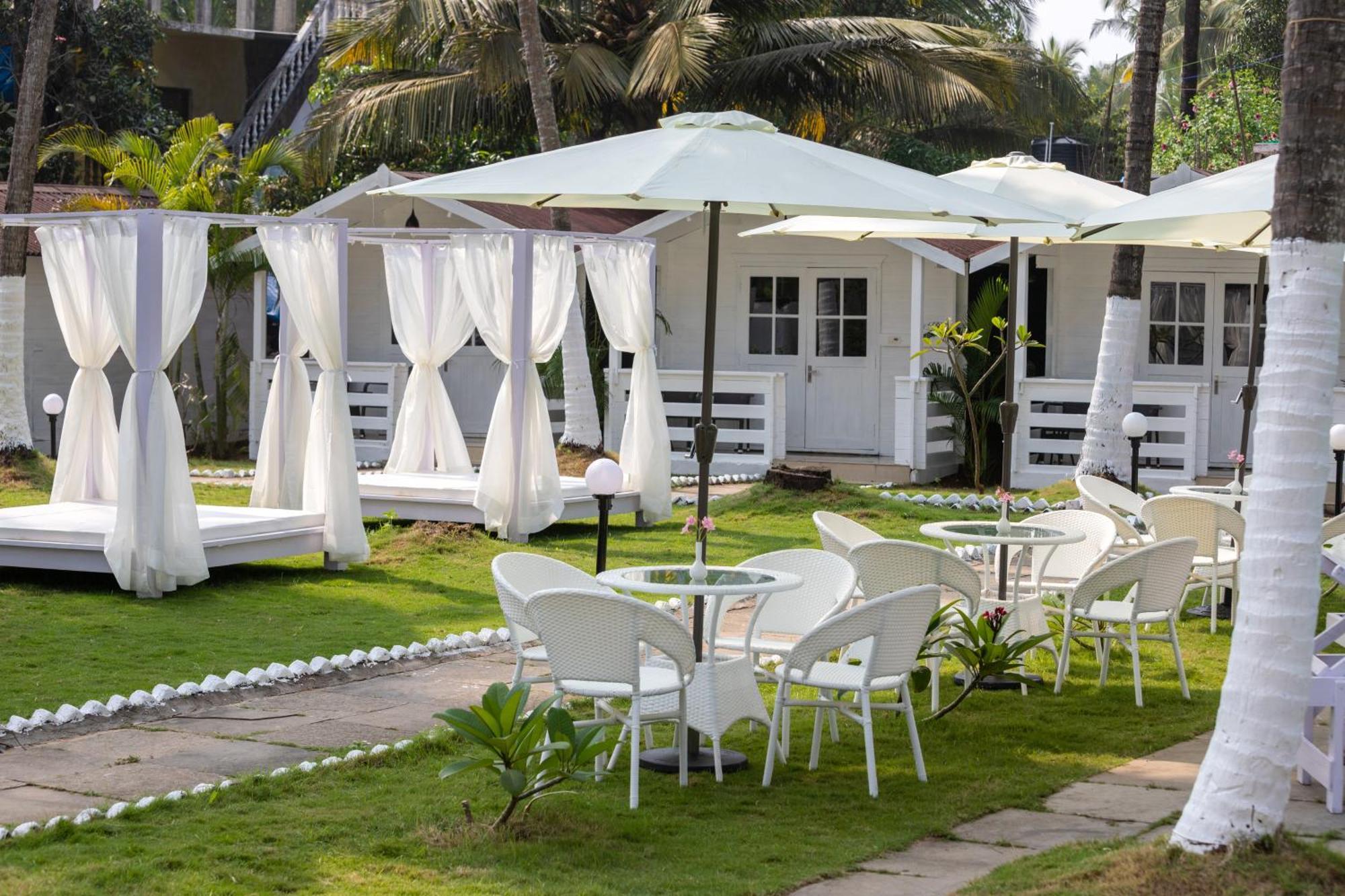 Stone Wood Village Resort, 3*