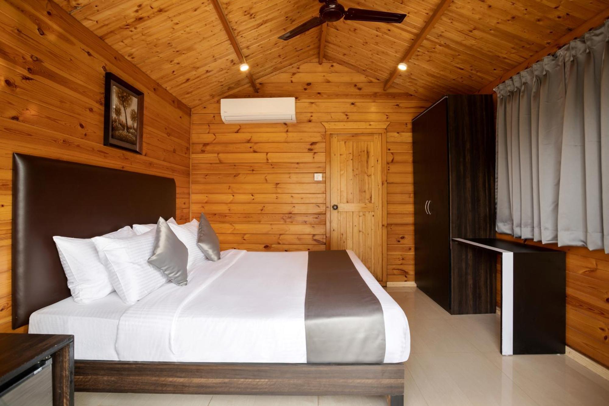 Stone Wood Village Resort, 3*